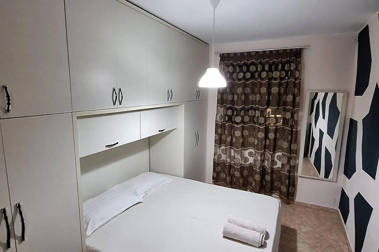 Promenade Apartment In City Centre Berat Albania
