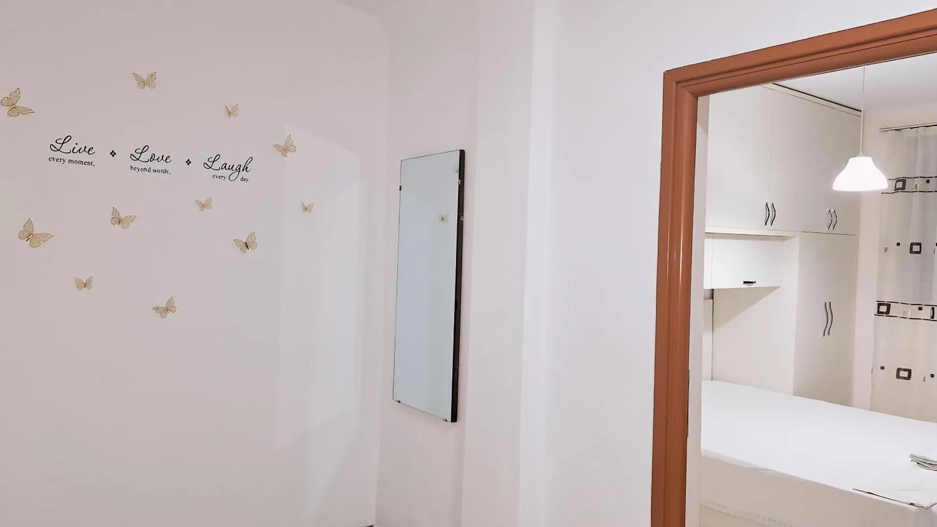 Promenade Apartment In City Centre Berat