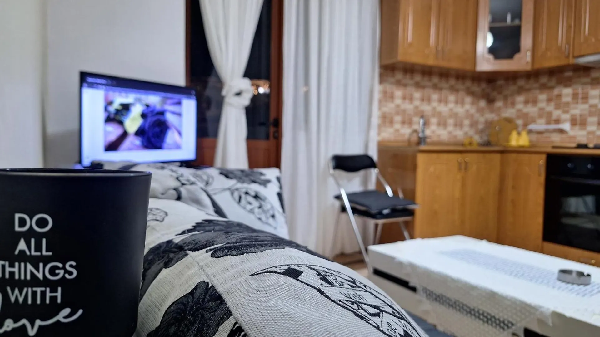 Promenade Apartment In City Centre Berat Albania