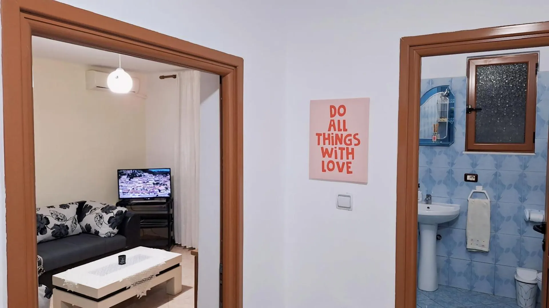 Promenade Apartment In City Centre Berat